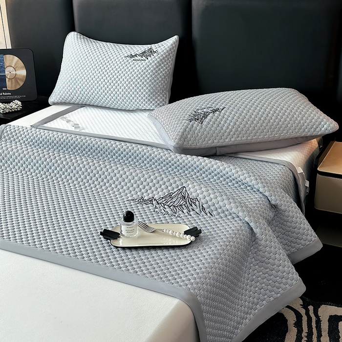 91家纺网 家纺一手货源 找家纺 澳梵家居 2025新款PE中分子A类凉感豆豆刺绣软凉席 冰川-深灰