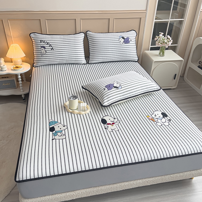 91家纺网 家纺一手货源 找家纺 炫拼  2025新款A类凉豆豆提花条纹卡通刺绣床笠席三件套 冰淇淋狗