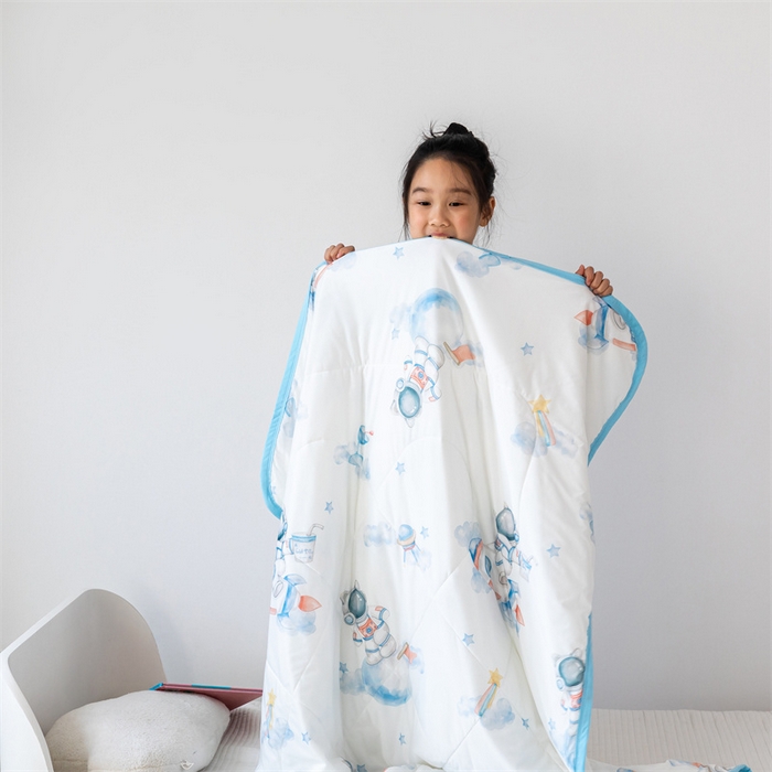 91家纺网 家纺一手货源 找家纺 艾佳宝贝 2025春夏新款A类凉感丝儿童糖果抗菌夏被 航天员