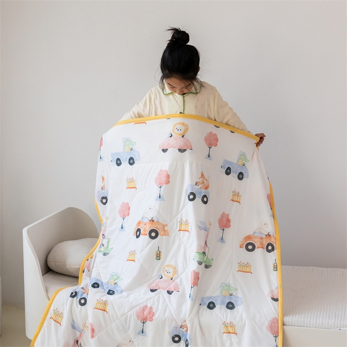 91家纺网 家纺一手货源 找家纺 艾佳宝贝 2025春夏新款A类凉感丝儿童糖果抗菌夏被 飞驰小队