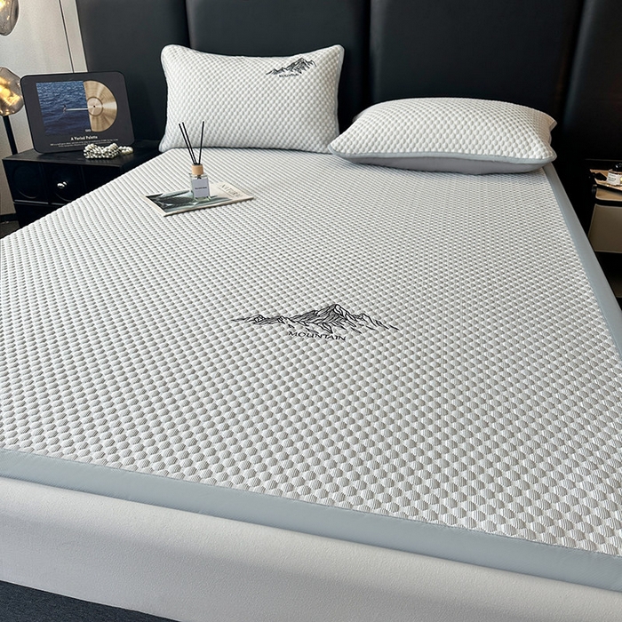 91家纺网 家纺一手货源 找家纺 澳梵家居 2025新款PE中分子A类凉感豆豆刺绣软凉席 冰川-浅灰