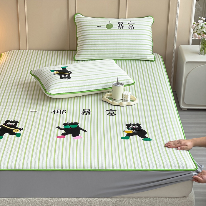 91家纺网 家纺一手货源 找家纺 炫拼  2025新款A类凉豆豆提花条纹卡通刺绣床笠席三件套 暴富熊