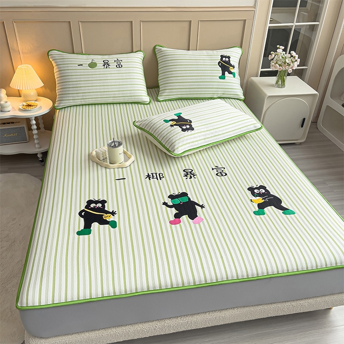 91家纺网 家纺一手货源 找家纺 炫拼  2025新款A类凉豆豆提花条纹卡通刺绣床笠席三件套 暴富熊