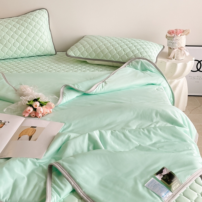 91家纺网 家纺一手货源 找家纺 2025新款加厚乳胶床笠款经典纯色夏被套件 方格-水绿