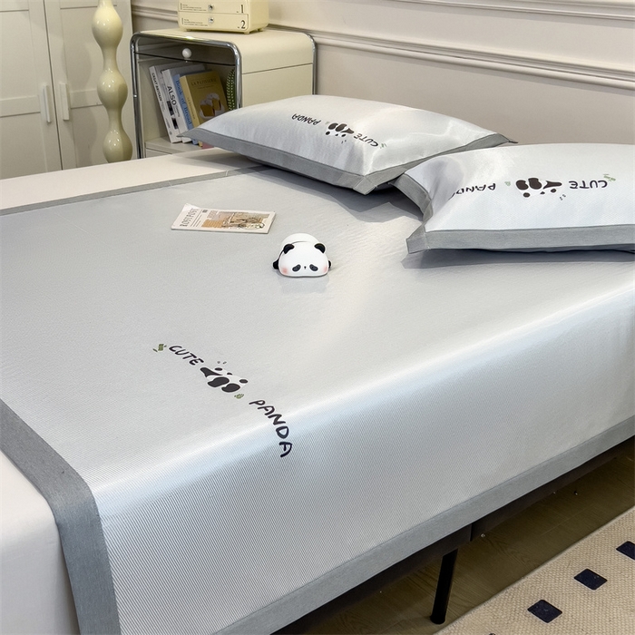 91家纺网 家纺一手货源 找家纺 星座家纺 2025新款600D熊猫烫画冰丝凉席三件套 清凉浅灰