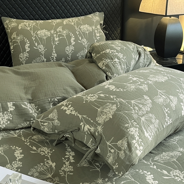 91家纺网 家纺一手货源 找家纺 鲁爱家纺供货 2025新款全棉色织双层纱系带款四件套 云影-绿