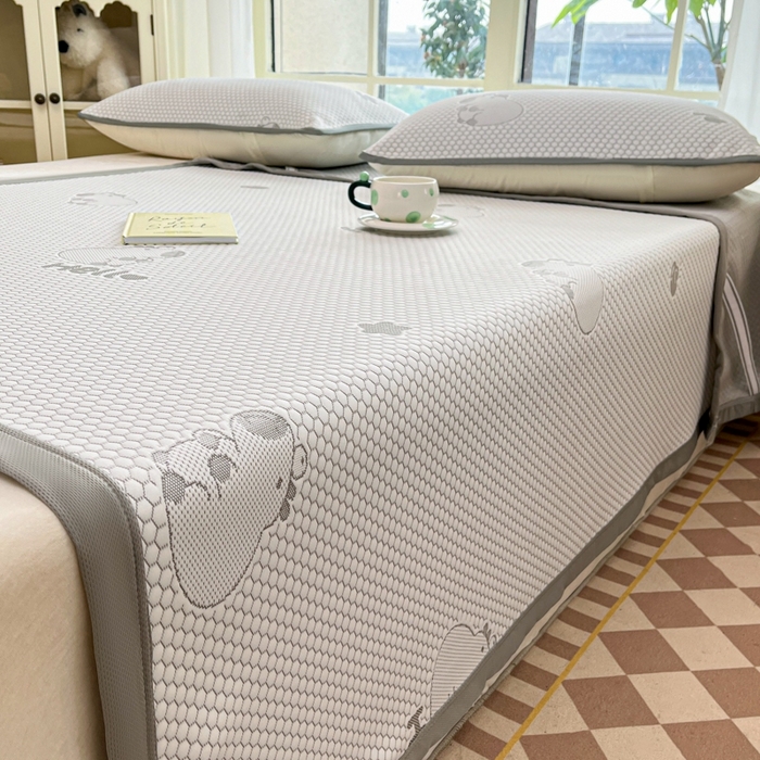 91家纺网 家纺一手货源 找家纺 卡伦2025新款冰丝豆豆凉席床席系列 卡皮巴拉-灰