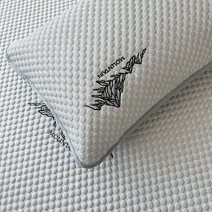 91家纺网 家纺一手货源 找家纺 澳梵家居 2025新款PE中分子A类凉感豆豆刺绣软凉席 冰川-浅灰