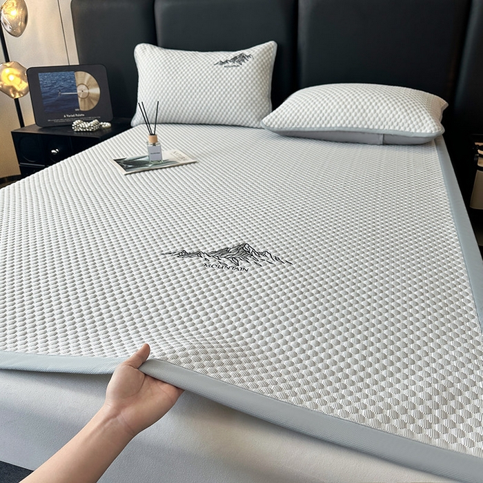 91家纺网 家纺一手货源 找家纺 澳梵家居 2025新款PE中分子A类凉感豆豆刺绣软凉席 冰川-浅灰
