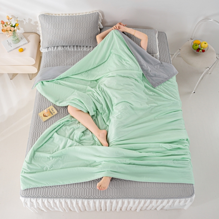 91家纺网 家纺一手货源 找家纺 2025新款直播新款凉感丝超柔印花夏凉被 薄荷绿