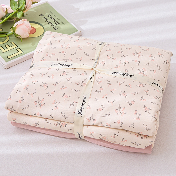 91家纺网 家纺一手货源 找家纺 蕾诺家纺 2025新款直播新款A类有氧提花云纱棉圆角吊边工艺四件套学生三件套 简爱粉