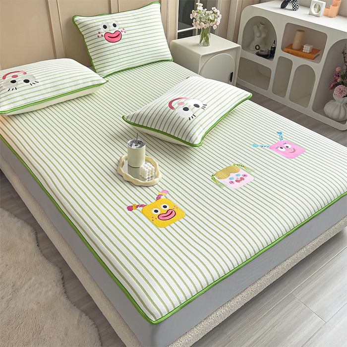 91家纺网 家纺一手货源 找家纺 炫拼  2025新款A类凉豆豆提花条纹卡通刺绣床笠席三件套 气泡女孩