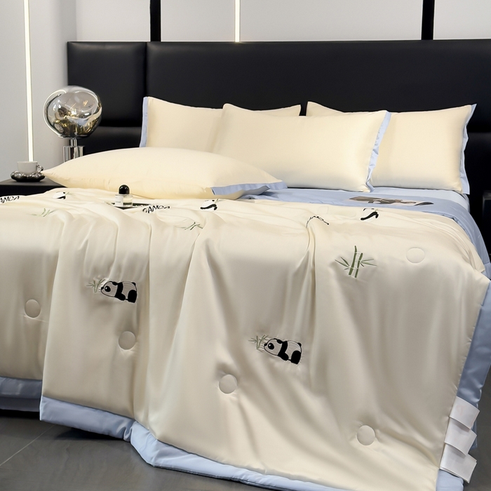 91家纺网 家纺一手货源 找家纺 2025新款清凉舒适水洗冰丝刺绣夏被四件套 熊猫-奶白蓝