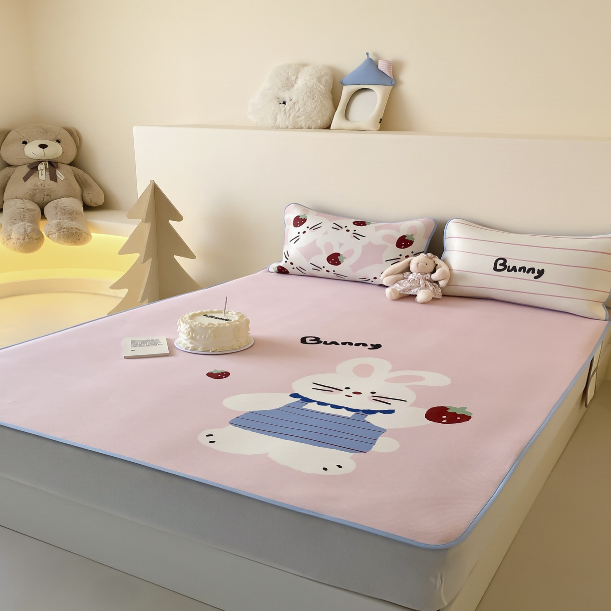 91家纺网 家纺一手货源 找家纺 三味舒屋 2025新款小可爱系列大版印花冰藤凉席 邦尼兔-床席款