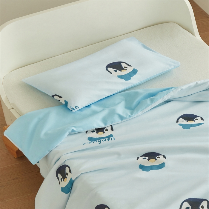 91家纺网 家纺一手货源 找家纺 艾佳宝贝 2025A类儿童全棉多功能单被套可拆式夏被四季被子 乖萌小企鹅