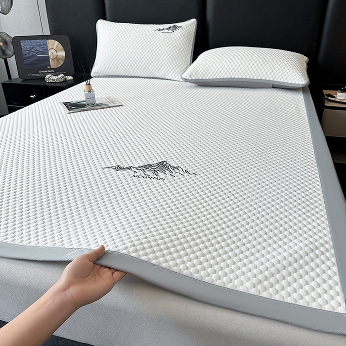 91家纺网 家纺一手货源 找家纺 澳梵家居 2025新款PE中分子A类凉感豆豆刺绣软凉席 冰川-高级白