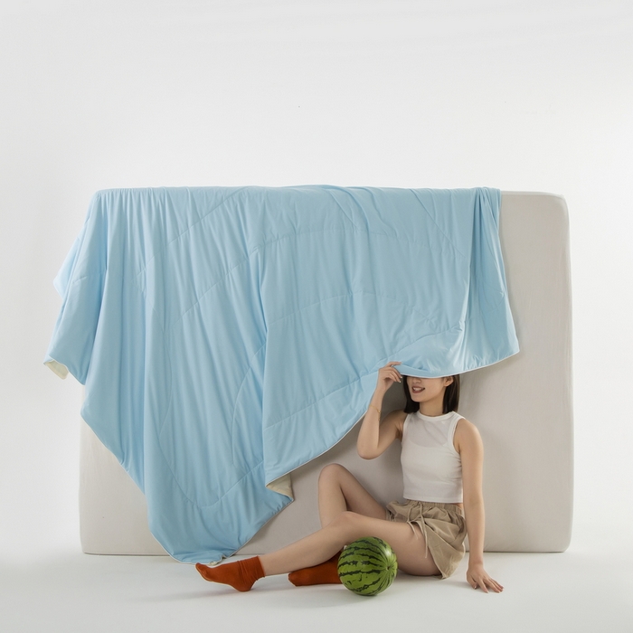 91家纺网 家纺一手货源 找家纺 佳居缘 2025新款锦氨冰川凉感冰菓裸感被 天空蓝