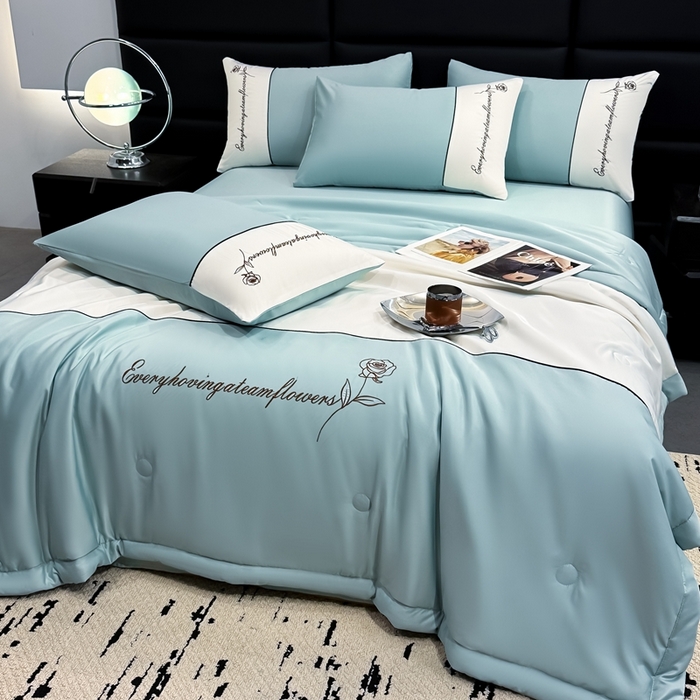 91家纺网 家纺一手货源 找家纺 卡罗兰 2025新款水洗真丝夏凉被空调被拼接款手工包边浪漫花语系列 浪漫花语-青石绿