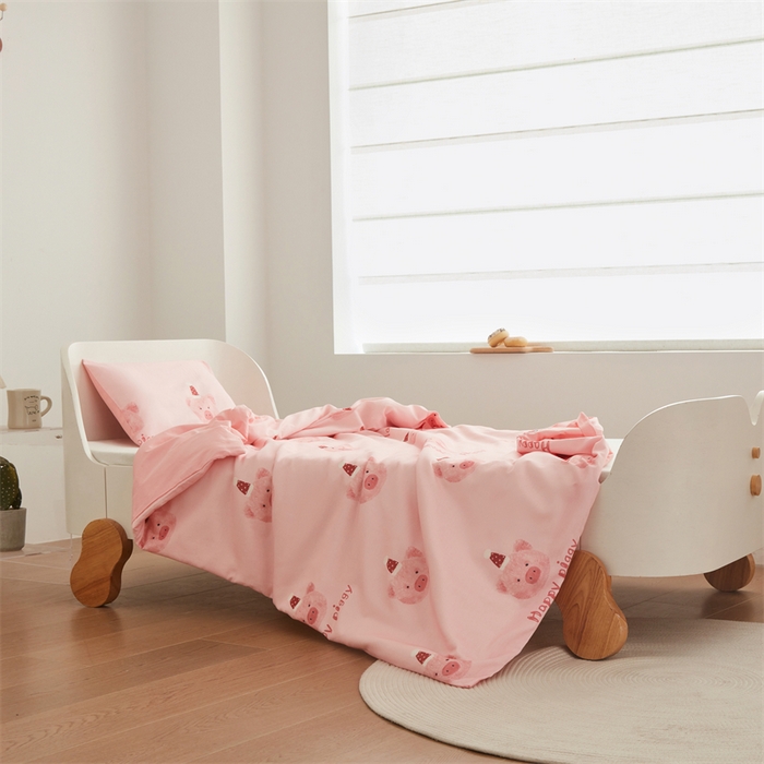 91家纺网 家纺一手货源 找家纺 艾佳宝贝 2025A类儿童全棉多功能单被套可拆式夏被四季被子 乖巧萌猪