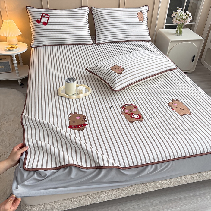 91家纺网 家纺一手货源 找家纺 炫拼  2025新款A类凉豆豆提花条纹卡通刺绣床笠席三件套 元气卡皮