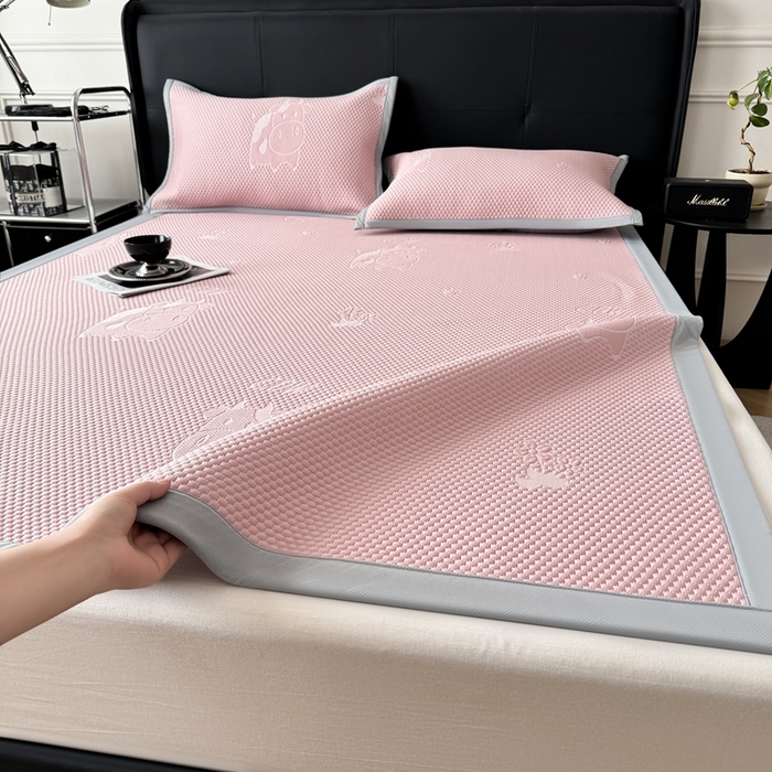 91家纺网 家纺一手货源 找家纺 卡罗兰 2025新款PE提花冰丝凉席凉豆豆床单床笠款凉席-奶牛款 粉色