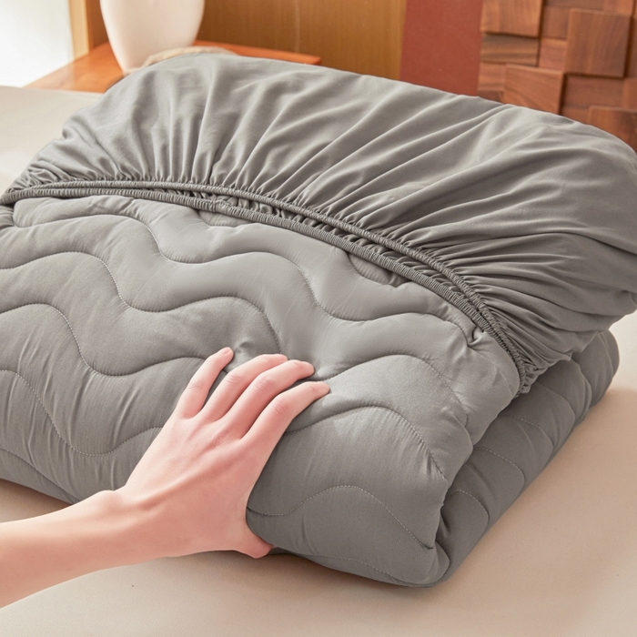 91家纺网 家纺一手货源 找家纺 初心家纺 2025新款原棉防水夹棉窗帘床护罩单件席梦思保护套防水床罩 深灰