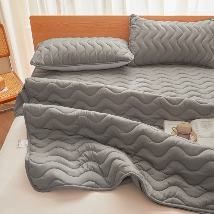 91家纺网 家纺一手货源 找家纺 初心家纺 2025新款原棉防水夹棉窗帘床护罩单件席梦思保护套防水床罩 深灰