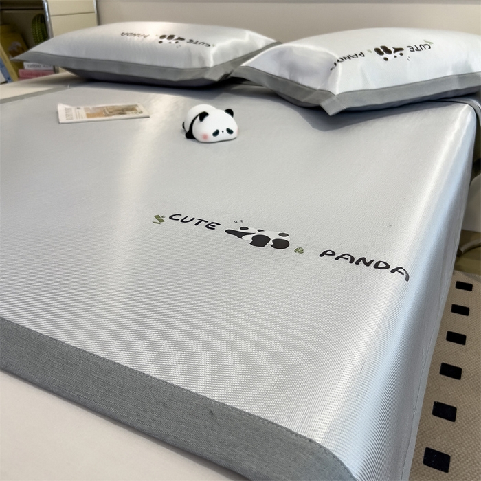 91家纺网 家纺一手货源 找家纺 星座家纺 2025新款600D熊猫烫画冰丝凉席三件套 清凉浅灰