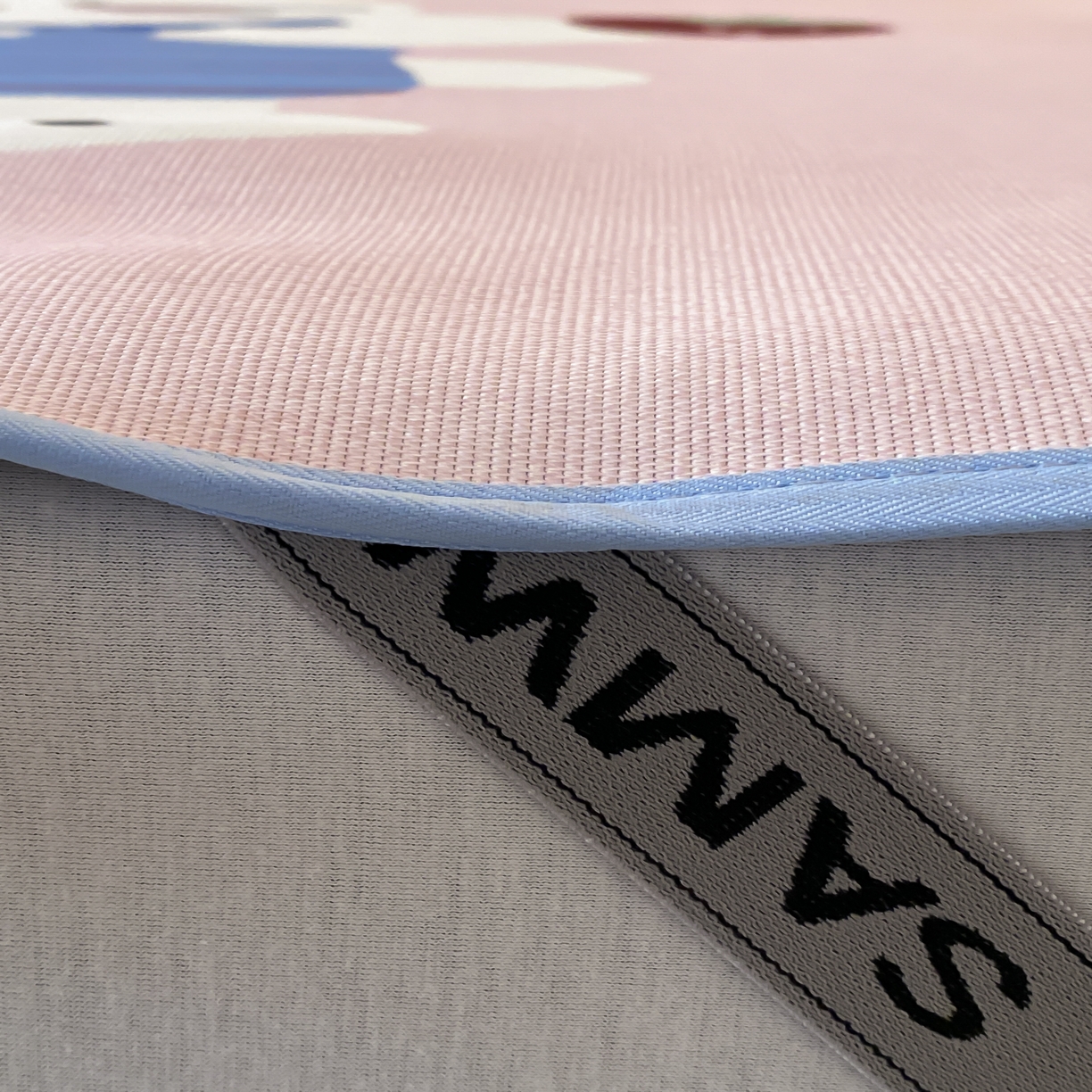 91家纺网 家纺一手货源 找家纺 三味舒屋 2025新款小可爱系列大版印花冰藤凉席 邦尼兔-床席款