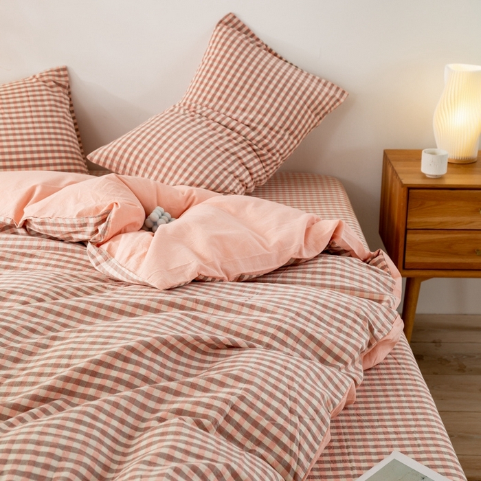 91家纺网 家纺一手货源 找家纺 2025新款A类色织水洗棉单被套 粉小格