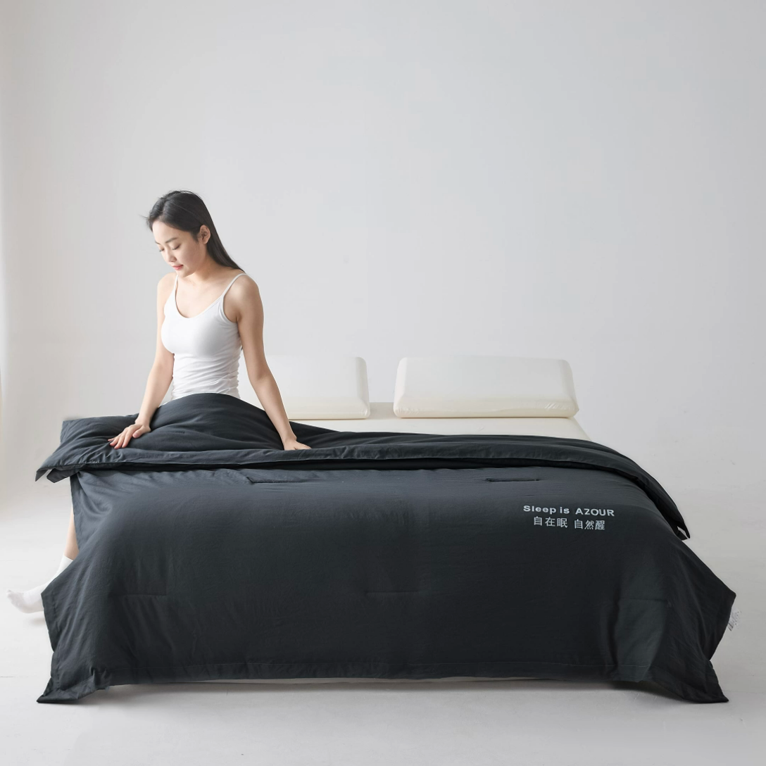 91家纺网 家纺一手货源 找家纺 闲鱼家纺 2025新款某朵同款深睡Pro夏被 自在眠  自然醒 深灰