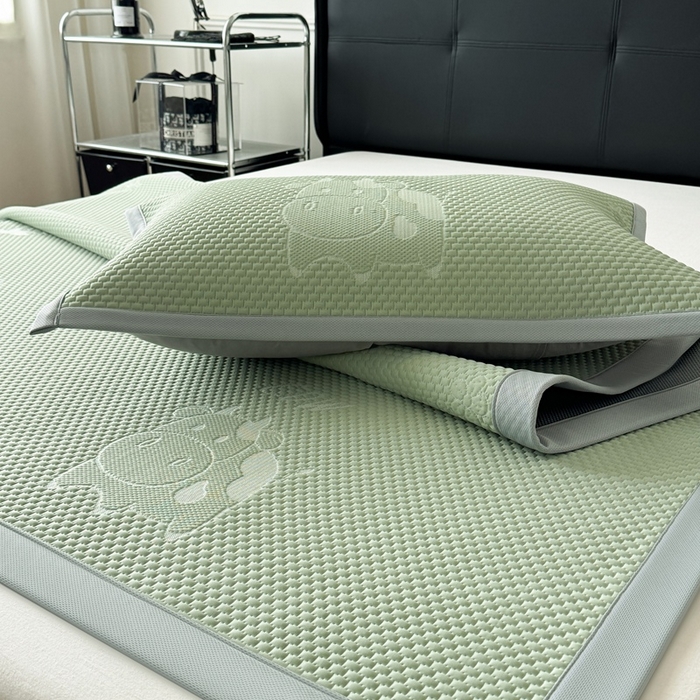 91家纺网 家纺一手货源 找家纺 卡罗兰 2025新款PE提花冰丝凉席凉豆豆床单床笠款凉席-奶牛款 绿色