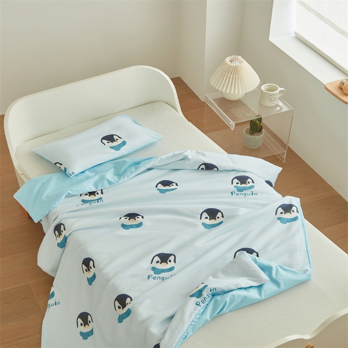 91家纺网 家纺一手货源 找家纺 艾佳宝贝 2025A类儿童全棉多功能单被套可拆式夏被四季被子 乖萌小企鹅