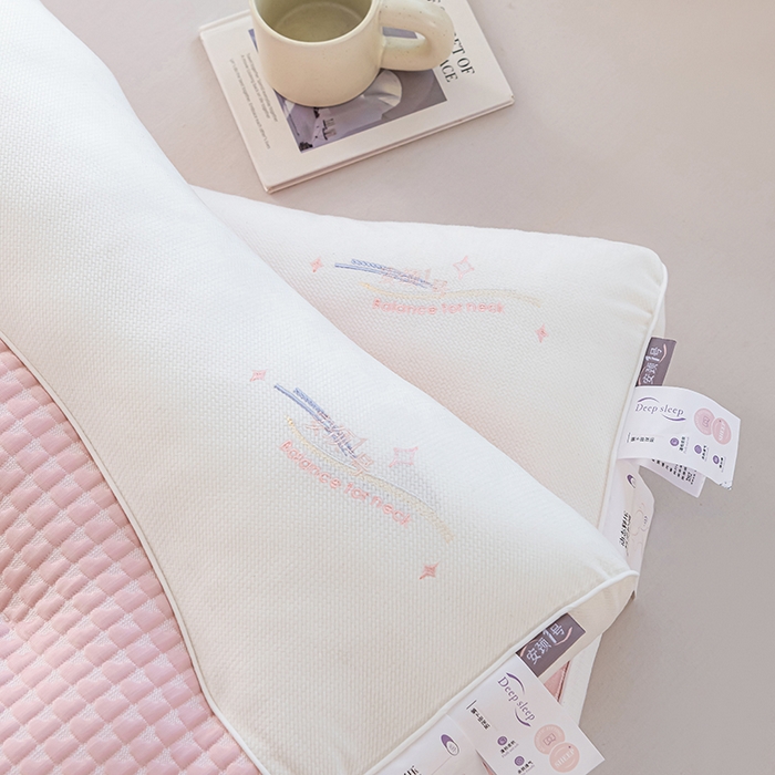 91家纺网 家纺一手货源 找家纺 大熊枕芯 2025新款安颈1号冰豆豆枕芯 安颈1号-粉