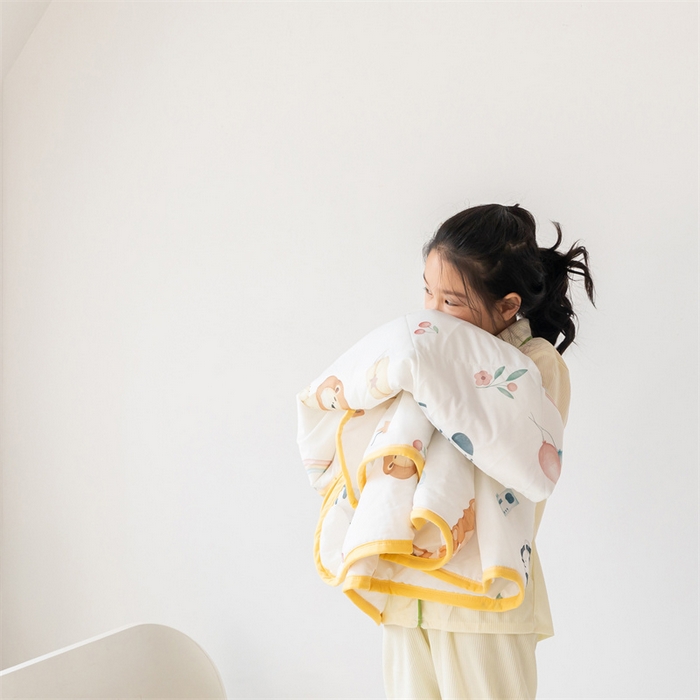 91家纺网 家纺一手货源 找家纺 艾佳宝贝 2025春夏新款A类凉感丝儿童糖果抗菌夏被 萌趣动物园