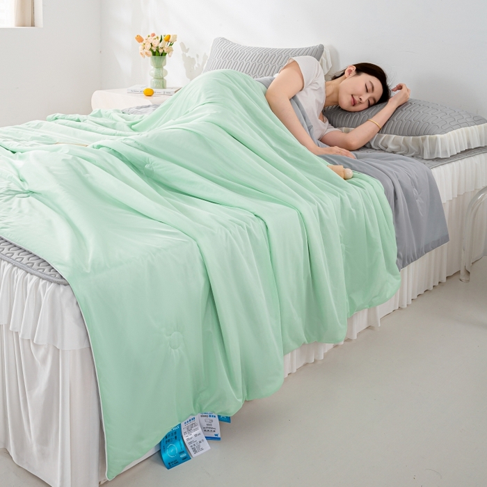 91家纺网 家纺一手货源 找家纺 2025新款直播新款凉感丝超柔印花夏凉被 薄荷绿