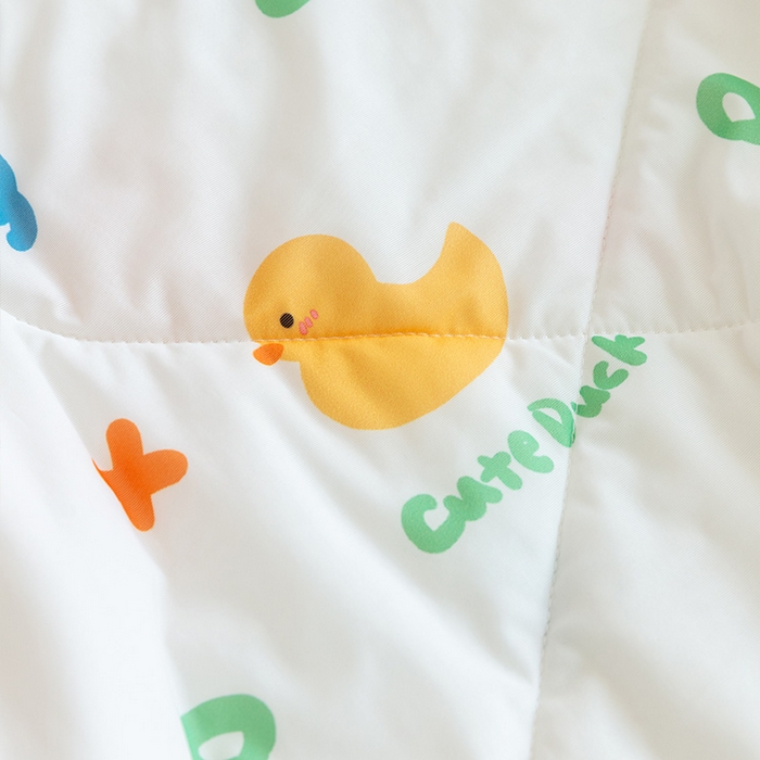 91家纺网 家纺一手货源 找家纺 艾佳宝贝 2025春夏新款A类凉感丝儿童糖果抗菌夏被 库乐鸭