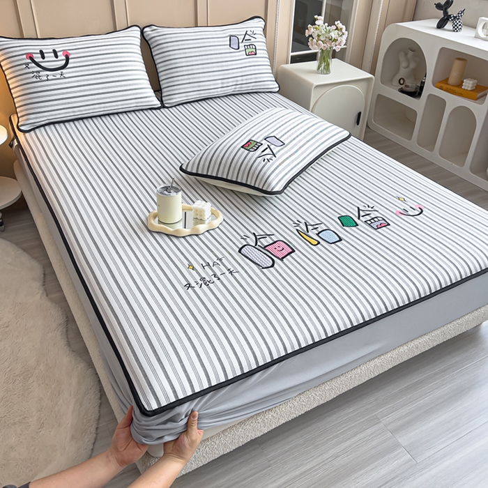 91家纺网 家纺一手货源 找家纺 炫拼  2025新款A类凉豆豆提花条纹卡通刺绣床笠席三件套 又混了一天