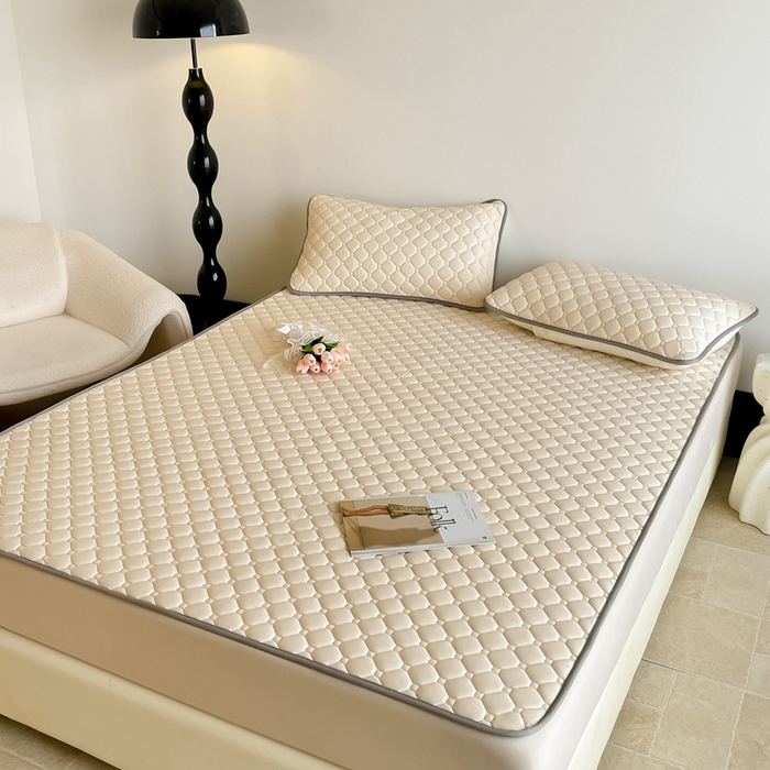 91家纺网 家纺一手货源 找家纺 2025新款加厚乳胶床笠款经典纯色夏被套件 方格-米杏