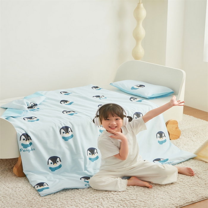 91家纺网 家纺一手货源 找家纺 艾佳宝贝 2025A类儿童全棉多功能单被套可拆式夏被四季被子 乖萌小企鹅
