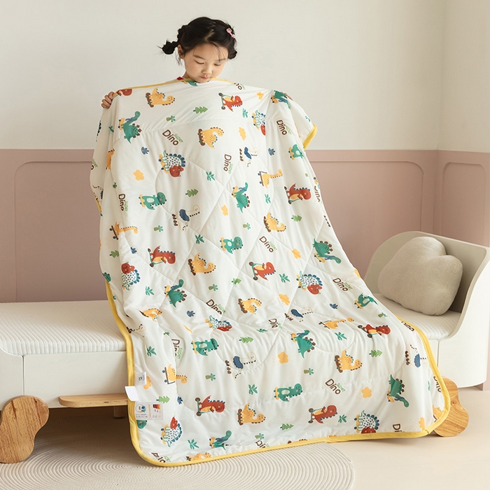 91家纺网 家纺一手货源 找家纺 艾佳宝贝 2025春夏新款A类凉感丝儿童糖果抗菌夏被 滑板恐龙