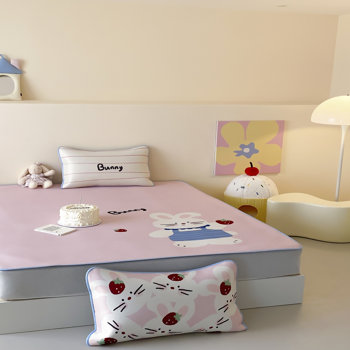 91家纺网 家纺一手货源 找家纺 三味舒屋 2025新款小可爱系列大版印花冰藤凉席 邦尼兔-床席款