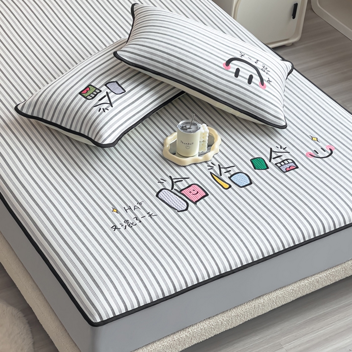 91家纺网 家纺一手货源 找家纺 炫拼  2025新款A类凉豆豆提花条纹卡通刺绣床笠席三件套 又混了一天