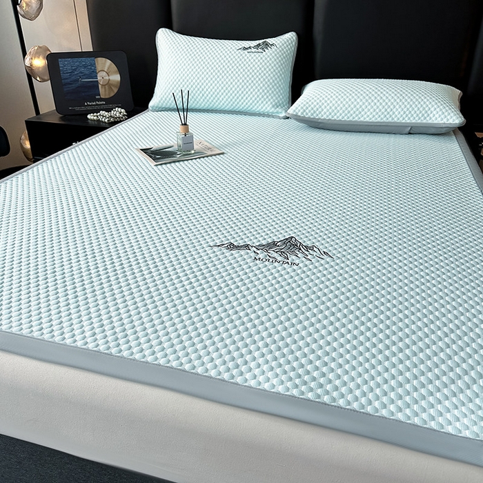 91家纺网 家纺一手货源 找家纺 澳梵家居 2025新款PE中分子A类凉感豆豆刺绣软凉席 冰川-水绿