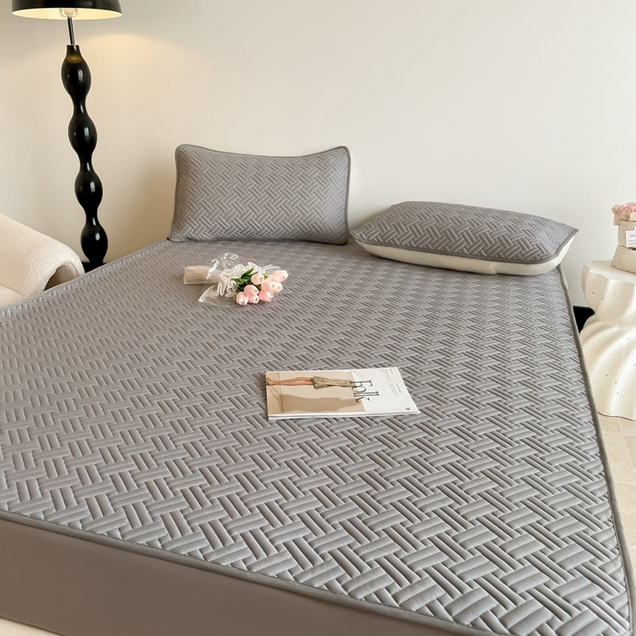 91家纺网 家纺一手货源 找家纺 2025新款加厚乳胶床笠款经典纯色夏被套件 饼干花-深灰