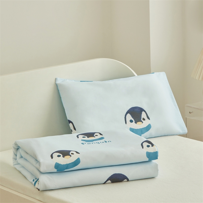 91家纺网 家纺一手货源 找家纺 艾佳宝贝 2025A类儿童全棉多功能单被套可拆式夏被四季被子 乖萌小企鹅