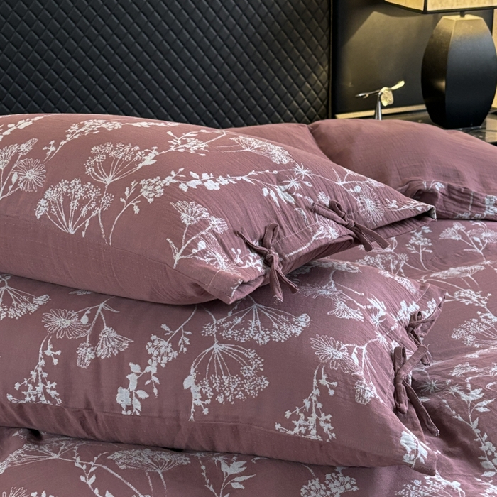 91家纺网 家纺一手货源 找家纺 鲁爱家纺供货 2025新款全棉色织双层纱系带款四件套 云影-豆沙