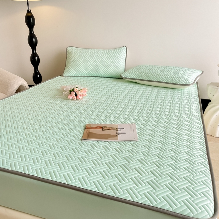 91家纺网 家纺一手货源 找家纺 2025新款加厚乳胶床笠款经典纯色夏被套件 饼干花-水绿