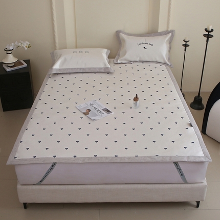 91家纺网 家纺一手货源 找家纺 （总）木希2025春夏新款可水洗冰丝席幻彩刺绣平席系列-场景一