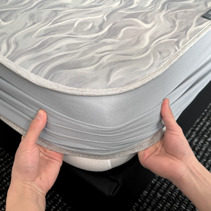 91家纺网 家纺一手货源 找家纺 本希2025春夏新款可水洗冰丝席花漾数码印花法式系列 雨文床笠